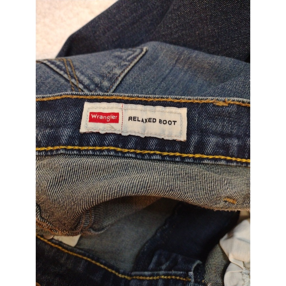 wrangler jeans relaxed boot Men W32 L34 Blue Denim - Picture 3 of 9